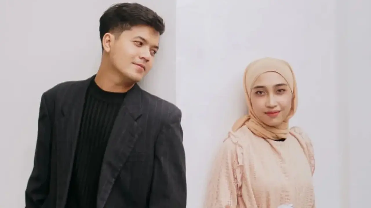 Dayat Simbaia dan Anya resmi menikah