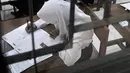 Suasana Ujian Nasional Kertas Pensil (UNKP) di SLB Negeri 7 Jakarta, Selasa (24/4). UNKP di SLB tersebut diikuti oleh delapan peserta. (Merdeka.com/Iqbal Nugroho)