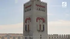 Medina Azahara atau dikenal sebagai kota yang bersinar merupakan sebuah istana dan pusat pemerintahan kerajaan Islam pada tahun 900-an di Cordoba, Spanyol. Situs bersejarah ini pun dinominasikan sebagai situs warisan dunia UNESCO.