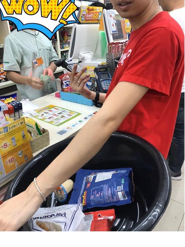 7 Potret Tas Belanja Ini Unik Banget, Bikin Geleng Kepala