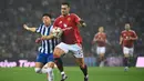 Pada menit ke-27, FC Porto berhasil mengejar ketinggalan lewat gol Pepe (kiri). (MIGUEL RIOPA/AFP)