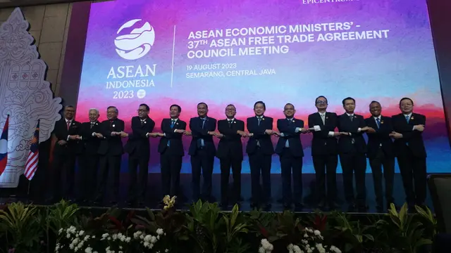 Menteri Perdagangan (Mendag) Zulkifli Hasan membuka pertemuan Dewan Kawasan Perdagangan Bebas ASEAN atau ASEAN Free Trade Area (AFTA) dalam rangkaian acara  The 55th ASEAN Economic Ministers Meeting (55th AEM).