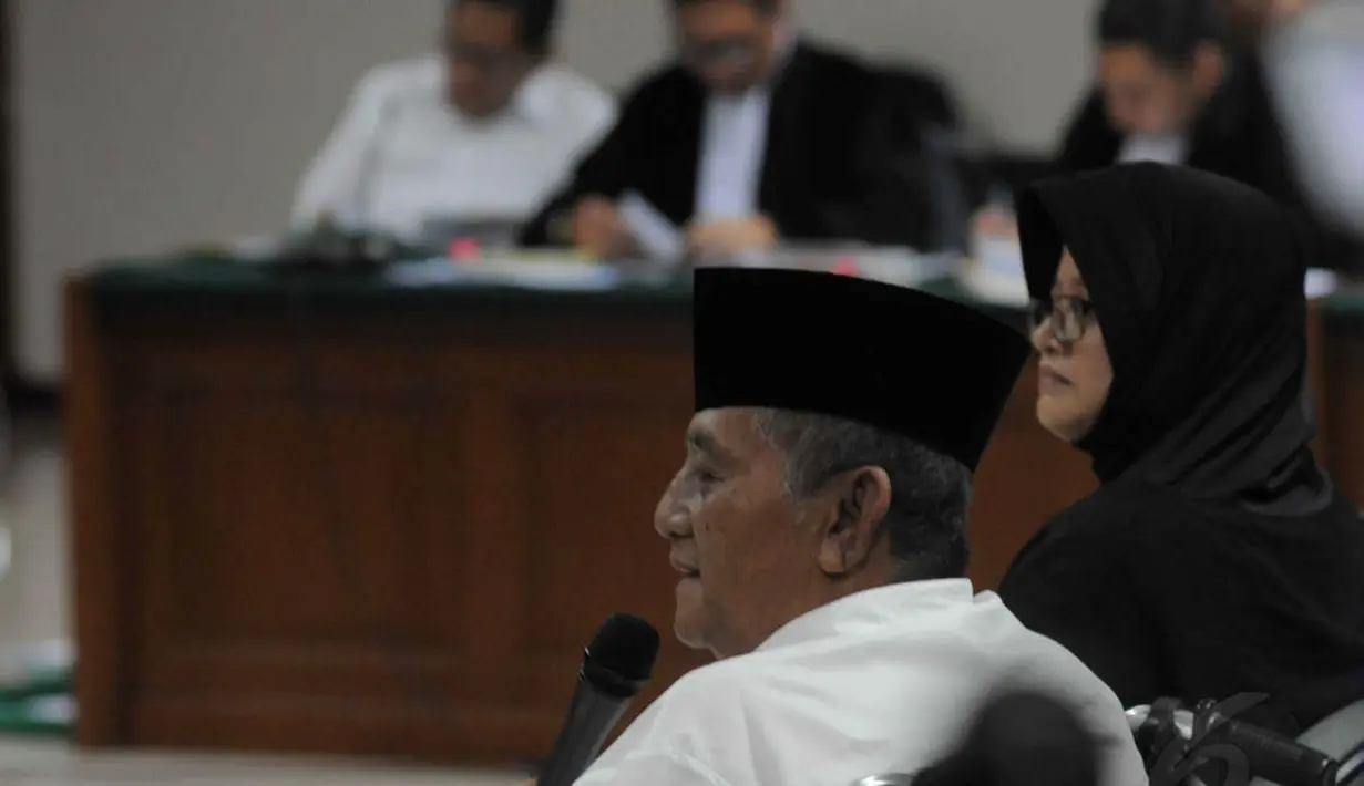 JPU menghadirkan Atabik Ali sebagai saksi dengan terdakwa Anas Urbaningrum dalam dugaan gratifikasi proyek pembangunan Pusat Pendidikan, Pelatihan dan Sekolah Olahraga Nasional (P3SON) di Hambalang. (Liputamn6.com/Herman Zakharia)