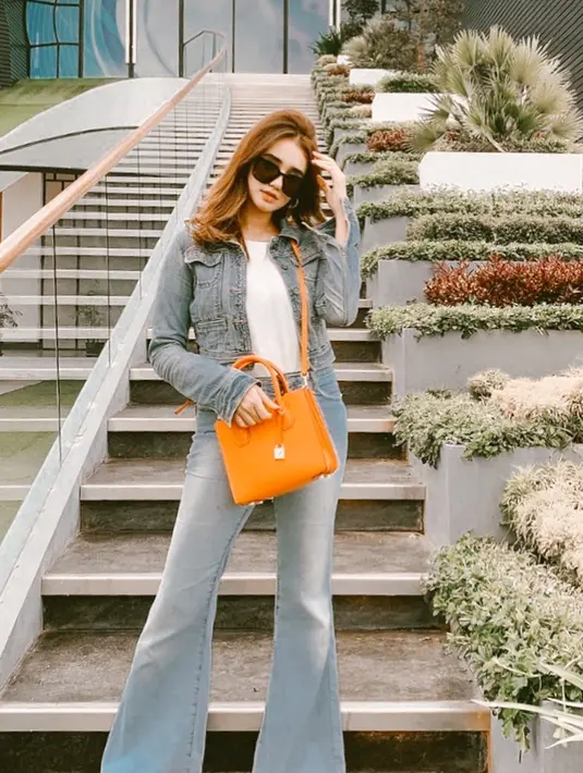 Meski baru tahap audisi, Nabilah sudah memiliki banyak penggemar. Hal itu terbukti dari akun Instagramnya yang sudah punya 18 ribu lebih pengikut. Tak sedikit orang yang mendukung Nabilah untuk bisa lanjut ke tahap selanjutnya. (Liputan6.com/IG/nabilahvdq)