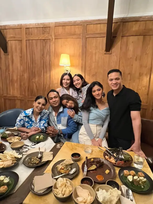 Kekasih Naysila Mirdad menggelar pesta ulang tahun bersama teman-teman. Tampak hadir adik Arfito, Kiky Hutagalung. (Foto: Instagram/@naymirdad)
