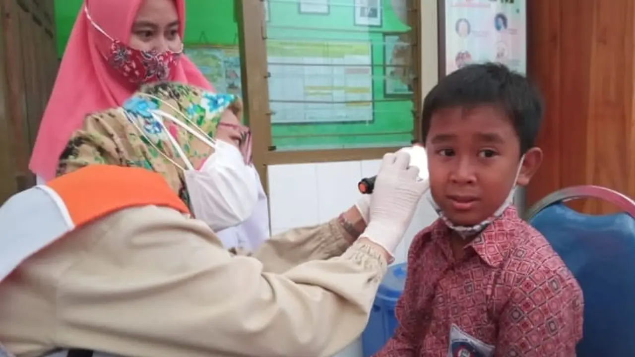 Kegiatan kesehatan keliling bagi anak berkebutuhan khusus.