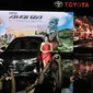 Model berpose di samping New Toyota Avanza dan New Veloz saat peluncuran di Jakarta, Selasa (15/1). New Toyota Avanza dan Veloz tidak ada kenaikan harga dari model lawasnya. (Merdeka.com/ Iqbal S Nugroho)