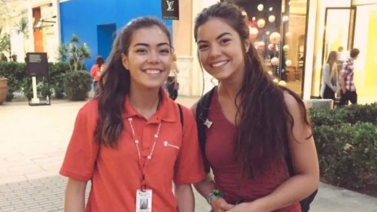 Unggah Foto Kembaran, Gadis Ini Malah Temukan Banyak Orang Berawajah Mirip dengannya 