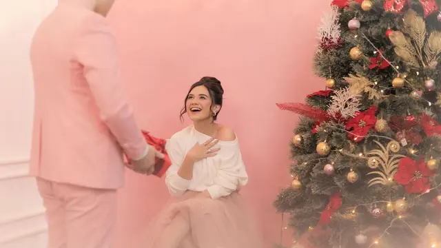 Pemotretan Audi Marissa dan Anthony Xie bertema Natal. (Sumber: Instagram/fdphotography90)
