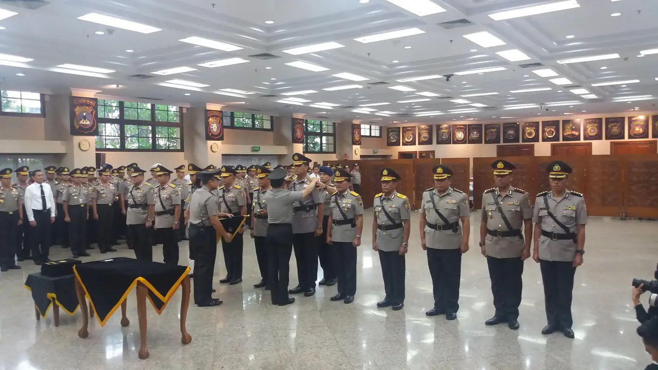 melantik sejumlah pejabat di lingkungan Mabes Polri (Liputan6.com/Hanz Jimenes Salim)