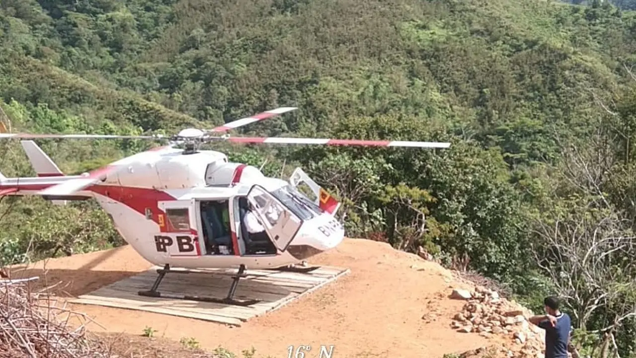 Helikopter BNPB di Labuan Bajo