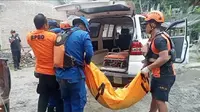 Proses evakuasi jasad Painah, korban hilang yang diduga diterkam buaya di Sungai Semaka. Foto : (Istimewa).