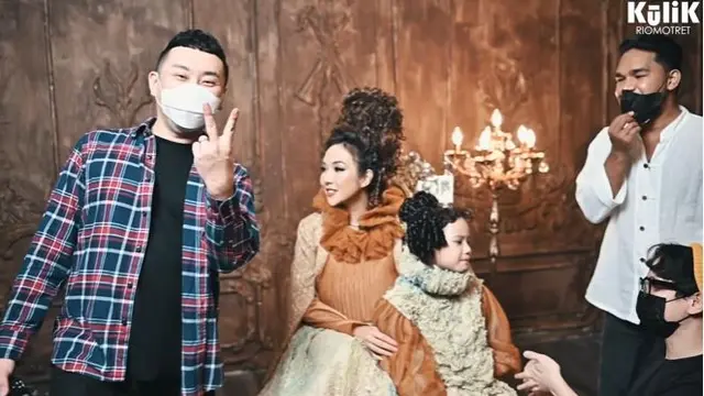 6 Gaya Pemotretan Gisella Anastasia dan Gempi, Bak Keluarga Kerajaan