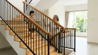 7 Desain Railing Tangga Ramah Anak dan Lansia, Aman Tanpa Mengurangi Estetika Rumah