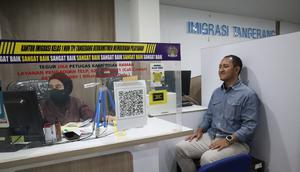 Kantor Imigrasi Kelas I Non TPI Khusus Tangerang, mencatatkan rekor Penerimaan Negara Bukan Pajak (PNBP). Dimana, realisasi PNBP Melonjak Hampir 180 persen jika dibandingkan pada periode yang sama di tahun lalu.