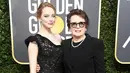 Mulai dari Emma Stone, Nicole Kidman hingga AngelinaJolie datang ke malam penghargaan itu dengan memakai gaun hitam. Ada apa ya? (AFP/Frazer Harrison)