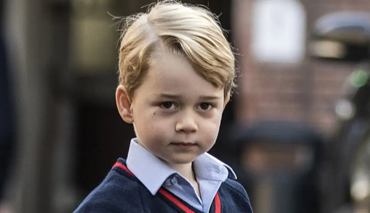 Aktivitas yang akan dilakukan George nantinya adalah seperti anggar, membuat tembikar, golf, gymnastic, karate, menulis lagu, ski hingga klub debat. Ia pun juga akan berlatih untuk menjadi sosok yang rendah hati. (AFP/Richard Pohle)