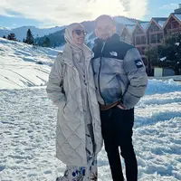 OOTD Hijab Shireen Sungkar Liburan di Qatar dan Turki. [@shireensungkar]