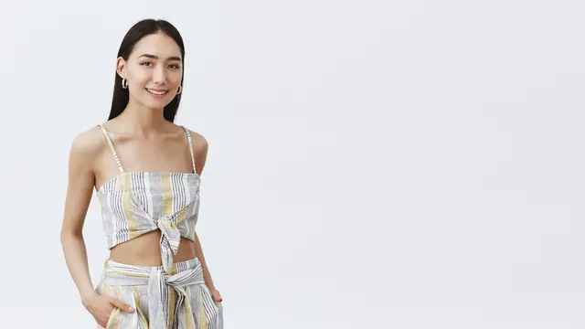 10 Ide Outfit Hangout Untuk Remaja Zaman Now yang Stylish dan Anti Ribet (photo by freepik.com)