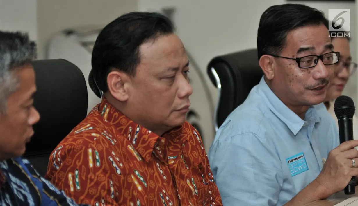 Direktur Relawan BPN Prabowo-Sandi Ferry Mursyidan Baldan memberikan keterangan hasil rapat persiapan debat Capres keempat di kantor KPU, Jakarta, Senin (25/3). Hasil rapat tersebut memutuskan moderator yang ditunjuk ialah Retno Pinasti dan Zulfikar Naghi. (merdeka.com/Iqbal S Nugroho)