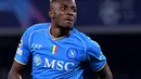 Victor Osimhen dikabarkan sudah tak betah berada di Napoli. PSG yang dikabarkan tertarik enggan menebus banderol Victor Osimhen dari Napoli yang mencapai angka 120 juta euro. Situasi tersebut membuat Osimhen mempertimbangkan tawaran dari klub Arab Saudi, Al Ahli. (Tiziana FABI / AFP)