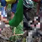 Warga belah perut ular piton yang telan wanita di Sidrap (Liputan6.com/Fauzan)