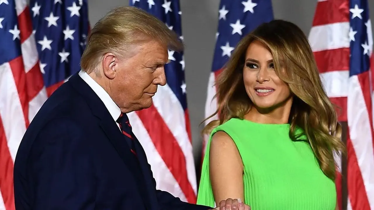 Pilihan Gaun Hijau Melania Trump Jadi Green Screen bagi Warganet
