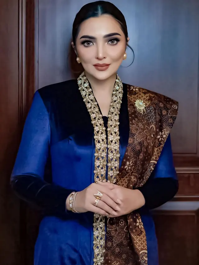 Inspirasi kebaya pesta dari artis