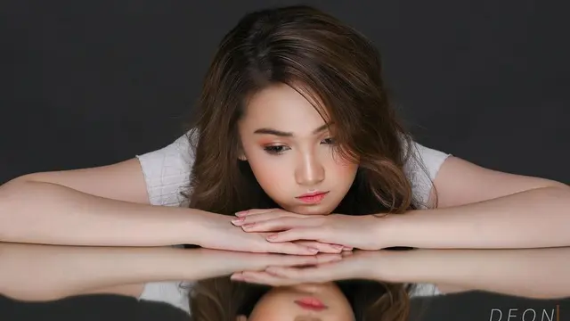 6 Pemotretan Aisyah Aqilah dengan Gaya Rambut Baru Ini Bikin Pangling