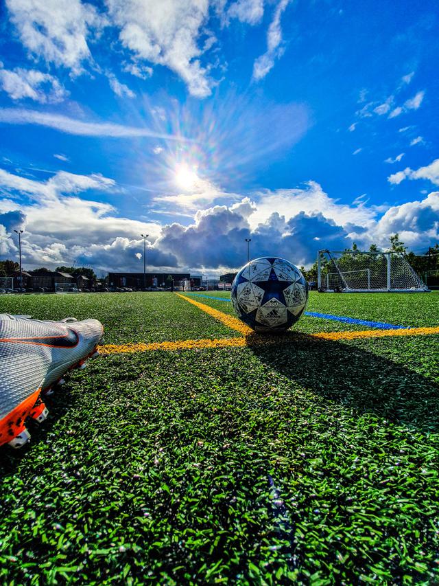 6 Cara  Memilih Sepatu  Bola  yang Tepat Mengurangi Risiko 