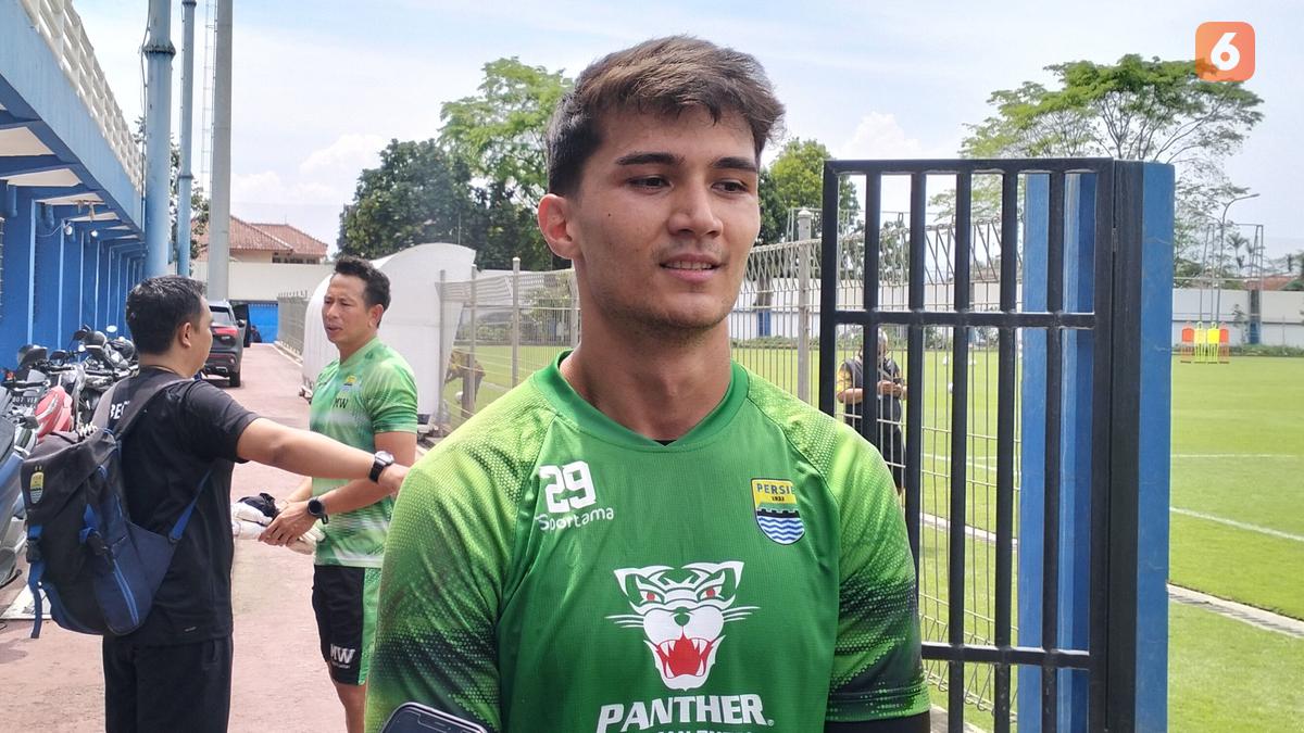 Kevin Mendoza Lupakan Kekalahan Persib di Markas Persebaya, Berikan Semangat kepada Sheva untuk Bangkit