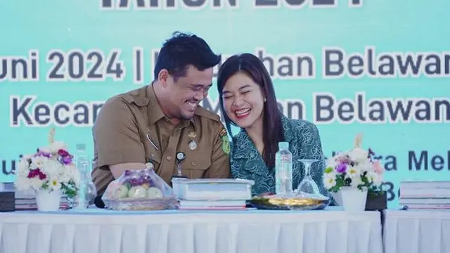 Kahiyang Ayu Kenakan Seragam PKK. [@ayanggkahiyang]