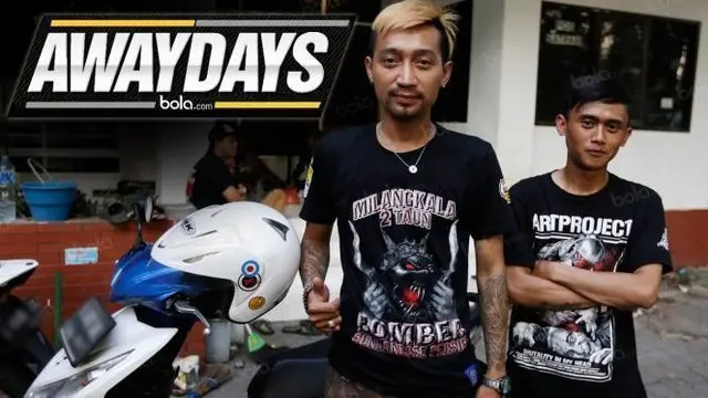 Video kisah perjuangan dua suporter Bomber Persib Bandung berkendara dengan sepeda motor hingga ke markas Bonek di Surabaya demi mendukung tim pujaannya bertanding.