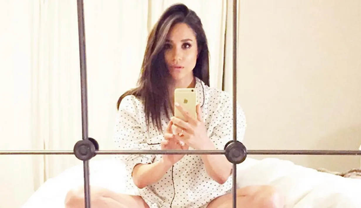 Melansir Ace Showbiz, Meghan yang diwawancara Vanity Fair edisi terbaru menceritakan hubungan yang dijalinnya bersama pangeran Harry selama setahun belakangan ini. (Instagram/meghanmarkle)