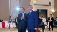 Menpora Zainudin Amali didampingi Ketum PSSI periode 2019-2023 Mochamad Iriawan saat hendak membuka KLB PSSI di Hotel Shangri-La, Jakarta, Kamis (16/2/2023). (Liputan6.com/Melinda Indrasari)