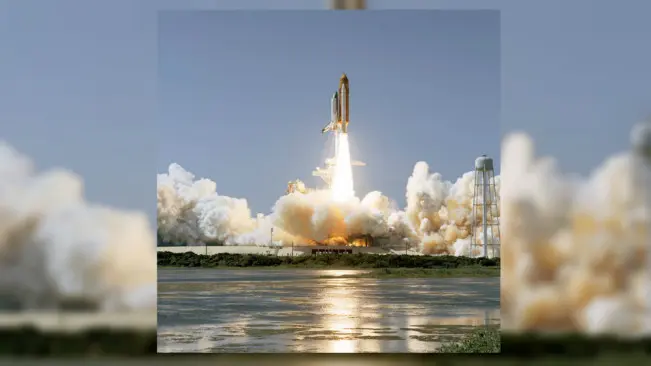 Peluncuran misi STS-52. (Sumber NASA)