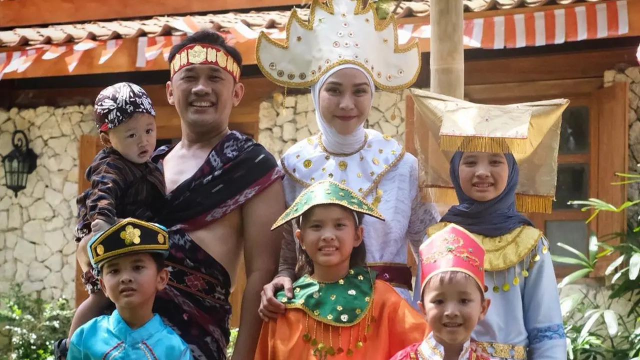 [Fimela] Hanung Bramantyo dan Zaskia Adya Mecca