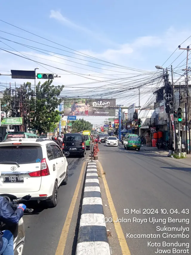 Salah satu billboard film Dilan 1983: Wo Ai Ni di Bandung, Jawa Barat. (Foto: Dok. Falcon Pictures)
