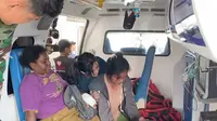 Evakuasi korban penyerangan guru dan nakes dari KKB di Anggruk Yahukimo. (Katharina Janur/Liputan6.com)