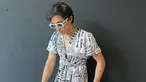 Gaya fashion Bio One belakangan memang terlihat unik. Bahkan, pemain film Srimulat: Hil yang Mustahal ini tampil percaya diri dengan mengunggah foto dirinya memakai dress. Meski menuai berbagai komentar, aktor kelahiran Palu ini tetap melanjutkan gaya nyentriknya itu. (Liputan6.com/IG/@bojvoyej)