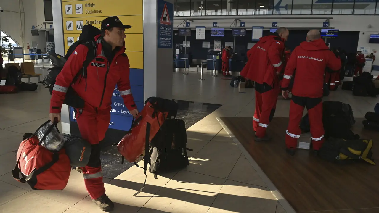 Ceko, Spanyol, Yunani, Swiss Kirim Tim SAR Hingga Damkar Bantu Cari Korban Gempa Turki