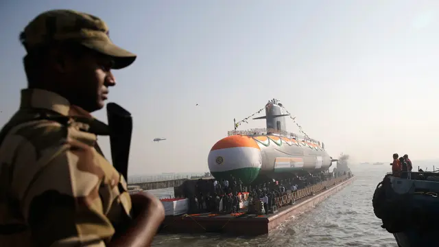 India Luncurkan Kapal Selam Kelas Ketiga Scorpene Karanj
