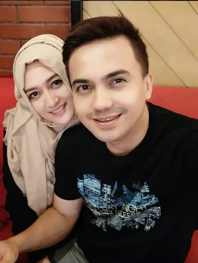 Sahrul Gunawan dan Indriani Hadi