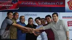 Delapan perwakilan tim sepakbola yang akan berlaga di babak delapan besar Piala Jenderal Sudirman 2015 bersalaman usai pengundian di Jakarta, Kamis (3/12/2015). Babak 8 besar akan berlangsung di dua kota, Solo dan Sleman. (Liputan6.com/Helmi Fithriansyah)