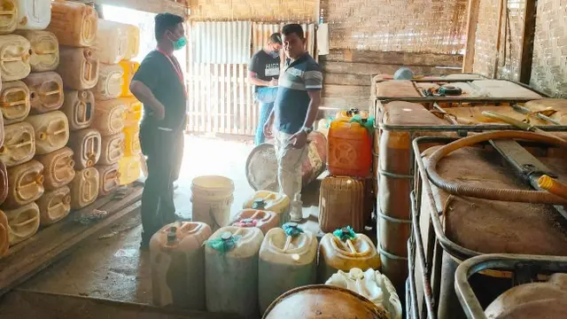 Lokasi penampungan kencing minyak CPO di Kota Dumai yang dibongkar Polda Riau.