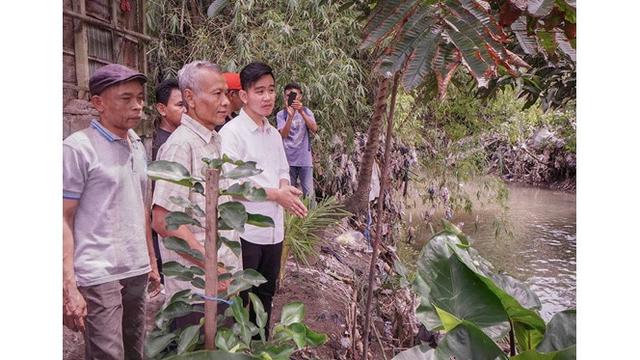 Jadi Calon Wali Kota Solo, Ini 6 Potret Gibran Rakabuming Blusukan ke Masyarakat