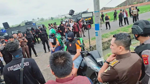 Rekonstruksi penembakan dua warga negara Australia di Villa Casa Santisya, Badung, Bali, Rabu (30/7/2025). (Liputan6.com/Destarita Rahmawati)