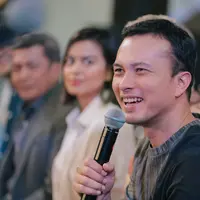 Artis Nicholas Saputra yang peduli terhadap lingkungan hadir dalam konferensi pers GAYA – Future Fashion & Sustainable Lifestyle di Grand Indonesia, Jakarta, Kamis (15/8/2019). Nicholas dan Eva Celia ingin menunjukkan kepedulian terhadap lingkungan melalui karya mereka. (Liputan6.com/Faizal Fanani)