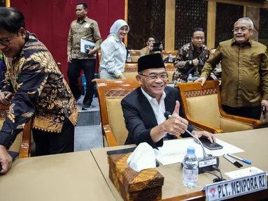 Plt Menpora Muhadjir Effendy mengikuti rapat kerja dengan Komisi X DPR di Kompleks Parlemen, Senayan, Jakarta, Selasa (28/3/2023). (Liputan6.com/Faizal Fanani)
