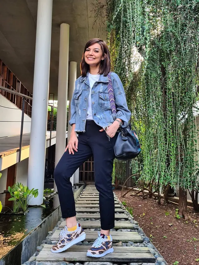 Jadi Inspirasi, 7 Gaya Najwa Shihab Ini Kece Abis Bak Anak Muda